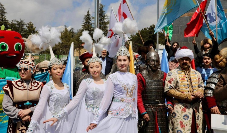 Niğde’de Nevruz Coşkusu Kortejle Başladı
