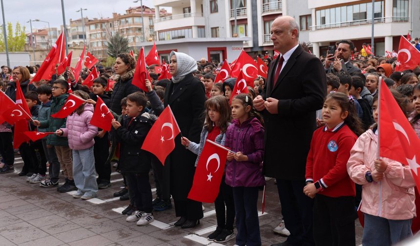 Şehit Varol Tosun Okulu’nda Duygusal Bayrak Töreni