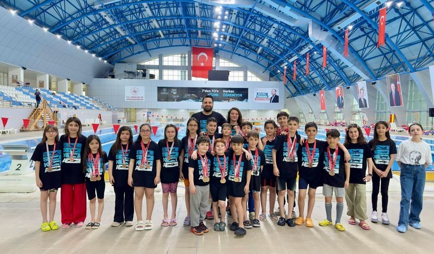 23 Nisan Kupası Yüzme Şenlikleri Coşkuyla Tamamlandı