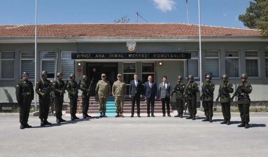Vali Akmeşe’den Bor Garnizon Komutanlığı’na Ziyaret