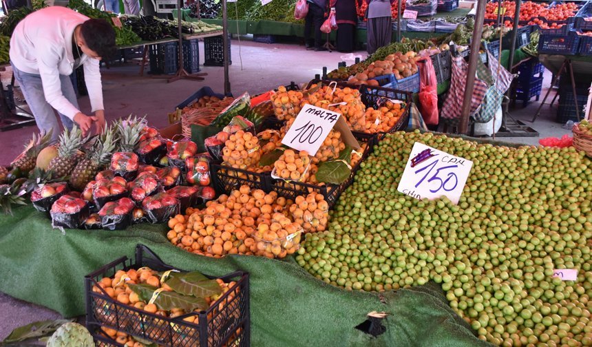 Yaz Meyveleri Tezgahlarda, Fiyatlar Cep Yakıyor