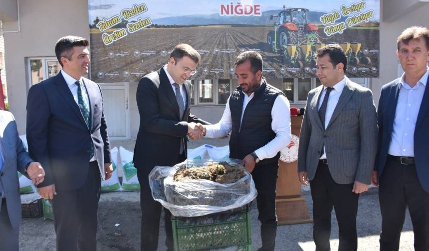 Niğde’de Tohum Ve Çilek Fidesi Dağıtım Töreni Gerçekleştirildi