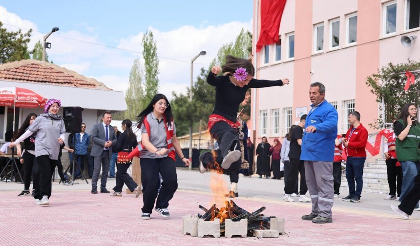 Cumhuriyet Anadolu Lisesinde Hıdırellez Coşkusu Yaşandı