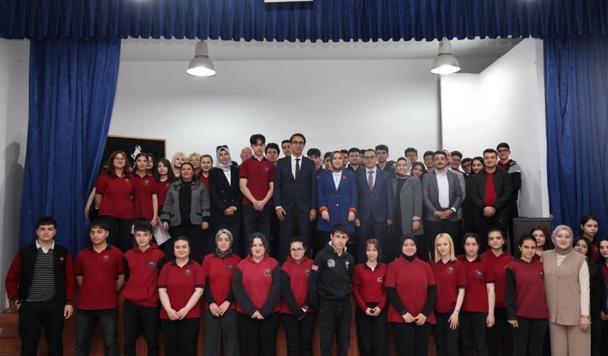 Özbek Ulukışla’da Öğrenciler ve Kursiyerlerle Buluştu