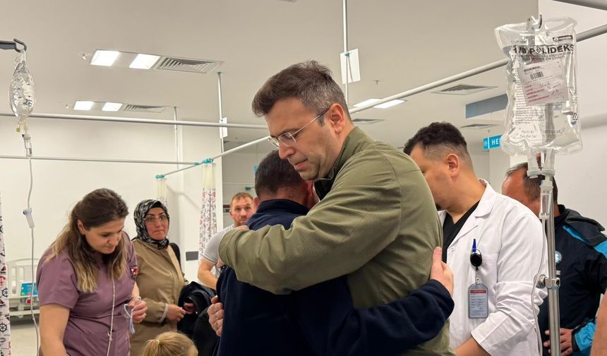 Vali Akmeşe, Selden Yaralanan Vatandaşları Hastanede Ziyaret Etti