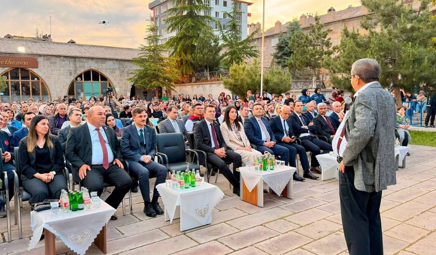 Öküz Mehmet Paşa Külliyesi’nde “Han Duvarları” Edebiyat Programı Düzenlendi