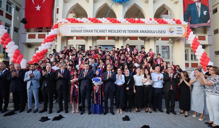 TOBB Proje Okulu Mimar Sinan MTAL’de Mezuniyet Sevinci