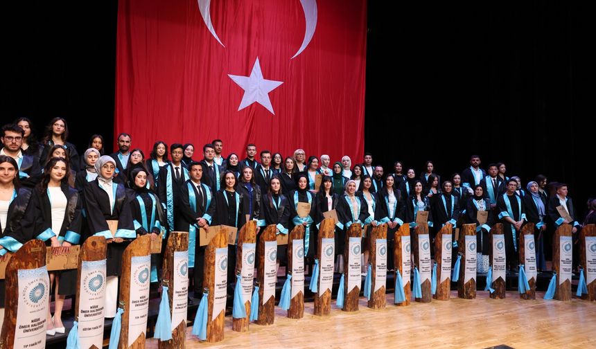 NÖHÜ'de Mezuniyet Coşkusu