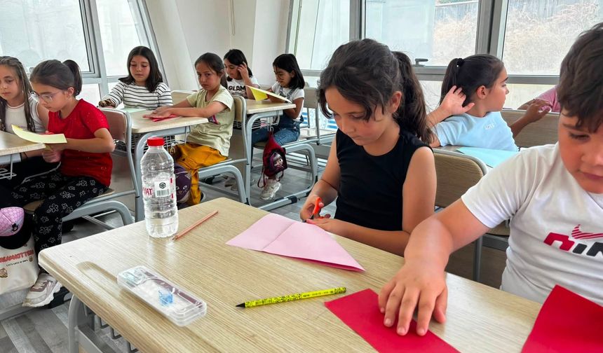 Bor Gençlik Merkezi'nde Matematik Dersleri Origami ile Eğlenceye Dönüşüyor