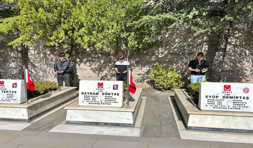 Ülkü Ocakları'ndan Şehit Kabirlerine Anlamlı Ziyaret