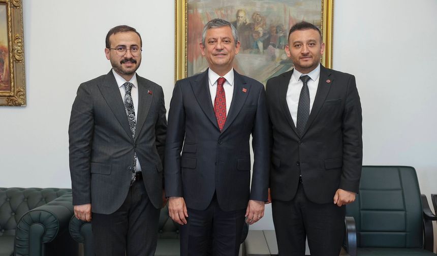 CHP’li Hulus  Özen ve Umut Atila’dan Genel Başkan Özgür Özel’e TBMM’de Ziyaret