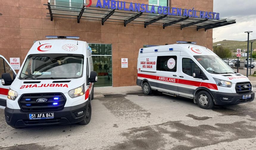 Yedikleri yemekten zehirlenen 41 kişi hastaneye kaldırıldı