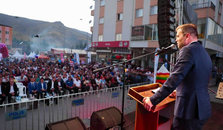 Çamardı’da Festival Coşkusu İsmail Altunsaray Konseriyle Zirve Yaptı!