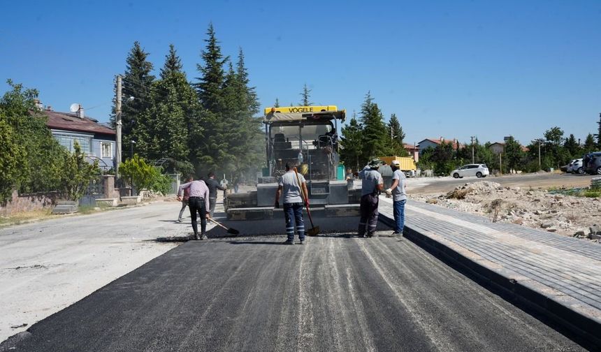Niğde'de Altyapısı Tamamlanan Bölgelerde Asfalt Seferberliği Hız Kesmeden Sürüyor