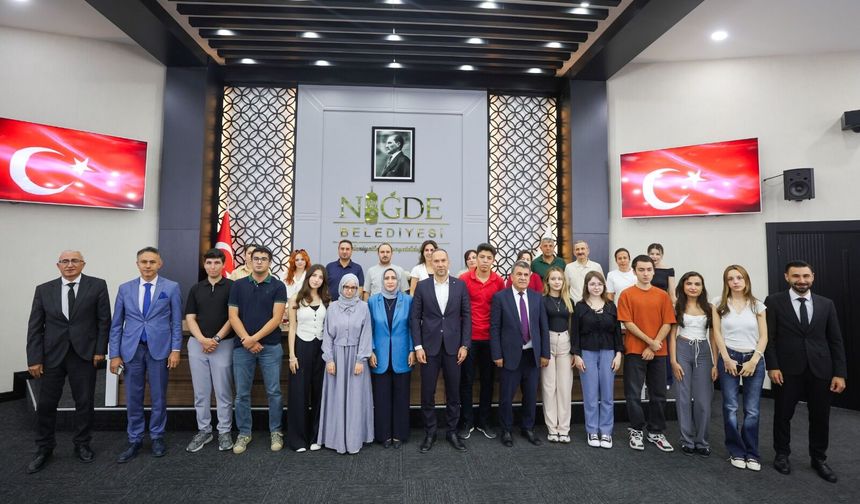 Başkan Özdemir’den YKS Şampiyonlarına Destek