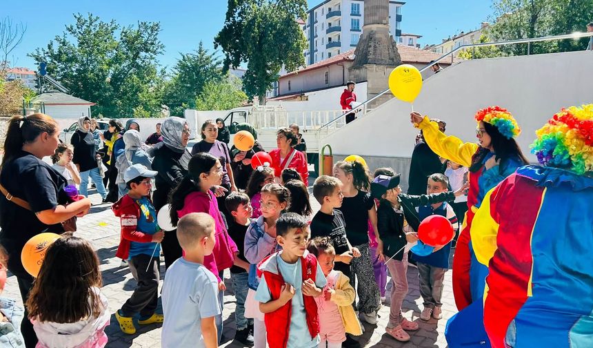 Bor’da minik öğrencilerin okul heyecanı neşeyle başladı