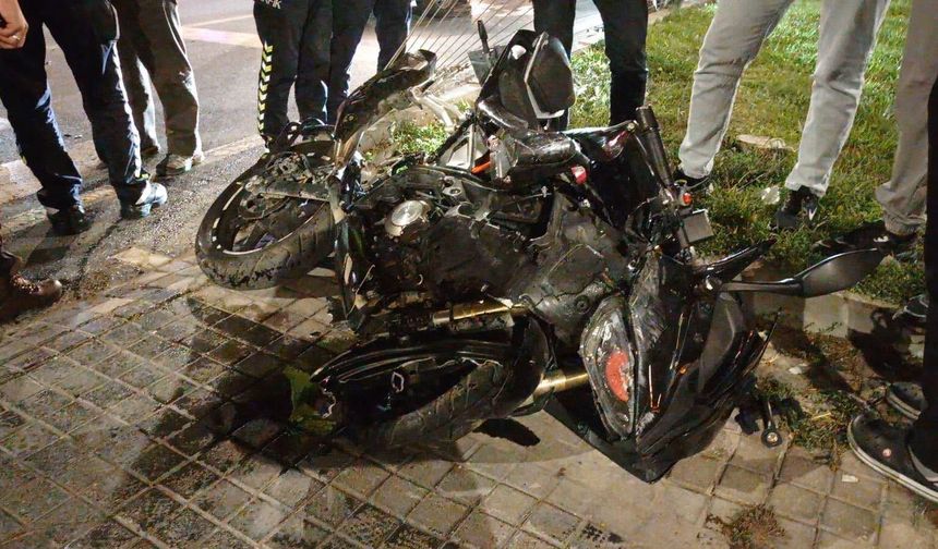 Niğde-Bor Yolunda Motosiklet Otomobile Çarptı: 1 Yaralı