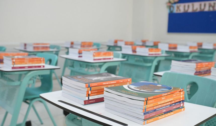 Ücretsiz Ders Kitapları, Sıralardaki Yerini Almaya Başladı