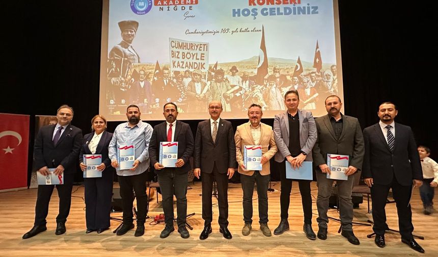 Türk Eğitim-Sen Niğde Şubesinden Cumhuriyet Coşkusu