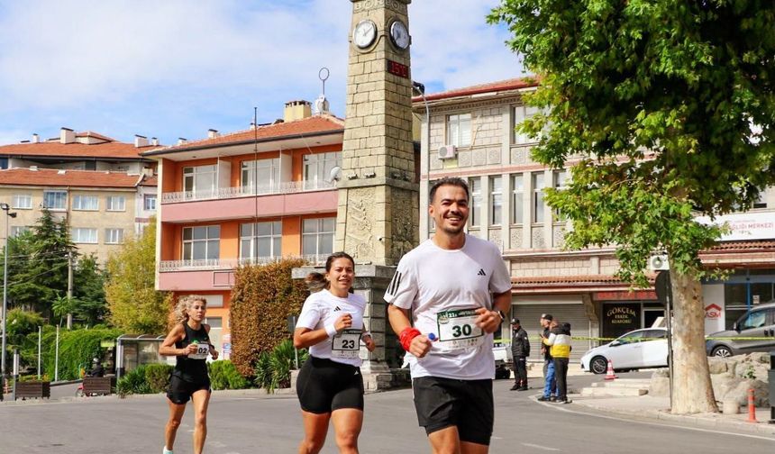 3. Geleneksel Doğuş Holding Niğde Yarı Maratonu, 1.198 sporcunun katılımıyla gerçekleştirildi