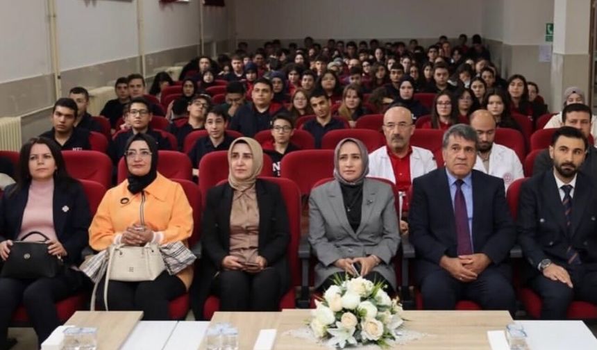 Niğde Fen Lisesi’nde GençTek ve Yapay Zekâ Okuryazarlığı Programı Düzenlendi