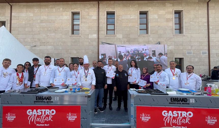 Gastronomi Festivali’nde Vali ve Belediye Başkanı Mutfakta Yarıştı