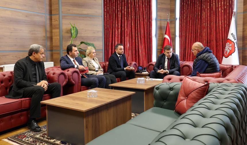 Vali Akmeşe, Halk Günü’nde Vatandaşları Dinledi
