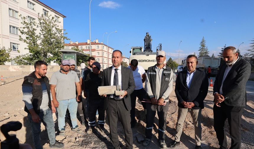 Başkan Özdemir, Özbelde Mevkiinde Altyapı Çalışmalarını Yerinde İnceledi